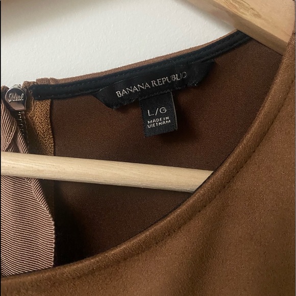 Faux suede sleeveless blouse - Banana Republic - Picture 6 of 10